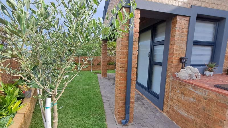 4 Bedroom Property for Sale in Jongensfontein Western Cape